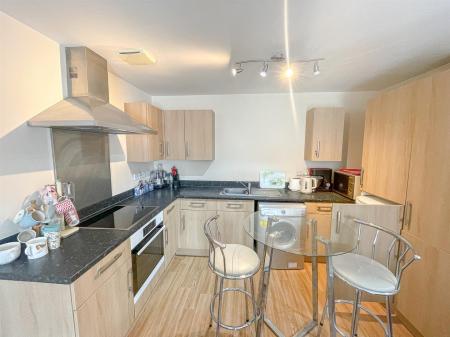 2 bedroom Apartment for sale in Knighton Lane, Leicester