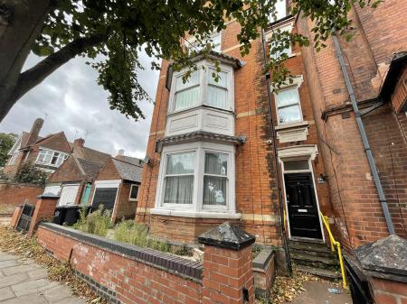 2 bedroom Flat for sale in St. James Road, Leicester