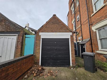 2 bedroom Flat for sale in St. James Road, Leicester