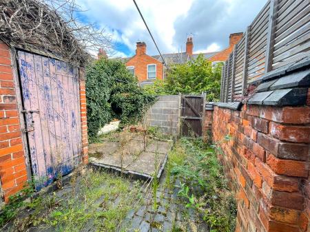 2 bedroom Terraced House for sale in Beaconsfield Road, Leicester