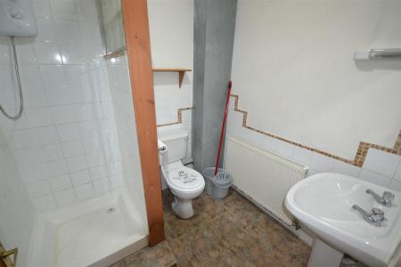 2 bedroom Terraced House for sale in Montague Road, Clarendon Park, Leicester