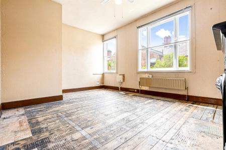 3 bedroom End of terrace house for sale in Gordon Avenue, Leicester