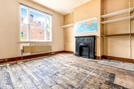 3 bedroom End of terrace house for sale in Gordon Avenue, Leicester