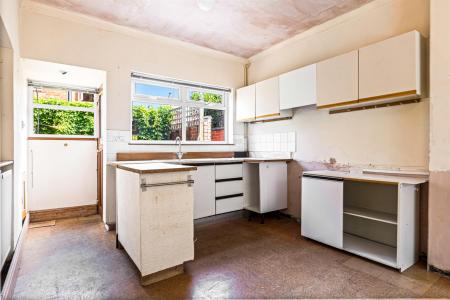 3 bedroom End of terrace house for sale in Gordon Avenue, Leicester