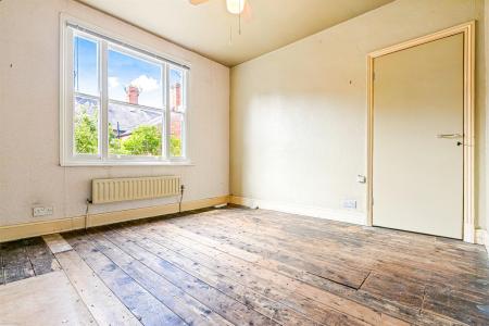 3 bedroom End of terrace house for sale in Gordon Avenue, Leicester