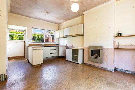 3 bedroom End of terrace house for sale in Gordon Avenue, Leicester