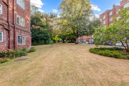 2 bedroom Flat for sale in Stoneygate Court, Leicester
