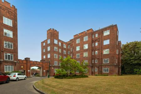 2 bedroom Flat for sale in Stoneygate Court, Leicester