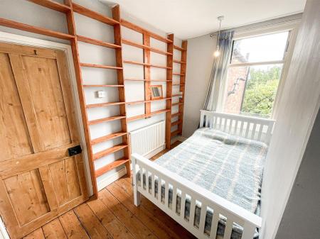 2 bedroom Terraced House for sale in Avenue Road Extension, Clarendon Park, Leicester