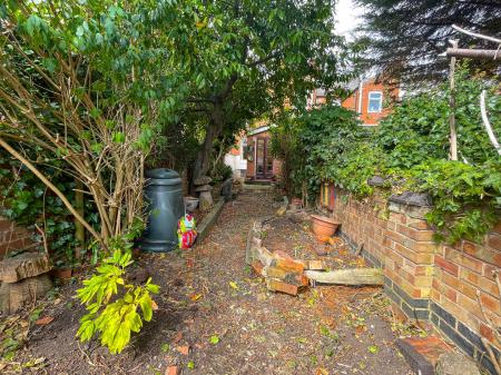 2 bedroom Terraced House for sale in Avenue Road Extension, Clarendon Park, Leicester