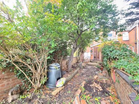2 bedroom Terraced House for sale in Avenue Road Extension, Clarendon Park, Leicester