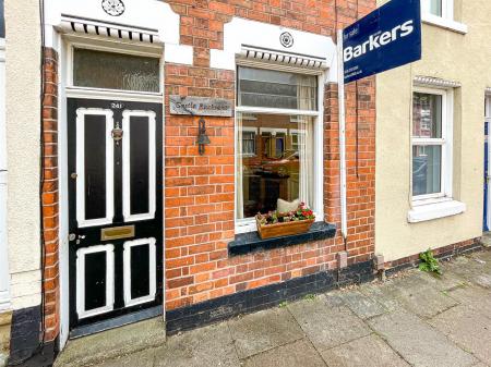 2 bedroom Terraced House for sale in Avenue Road Extension, Clarendon Park, Leicester