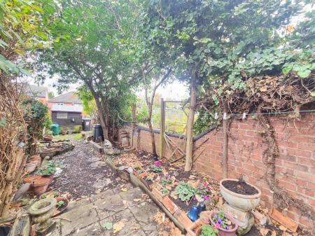 2 bedroom Terraced House for sale in Avenue Road Extension, Clarendon Park, Leicester