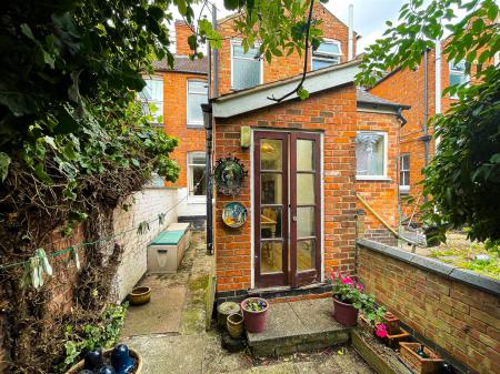 2 bedroom Terraced House for sale in Avenue Road Extension, Clarendon Park, Leicester