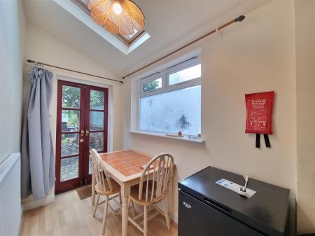 2 bedroom Terraced House for sale in Avenue Road Extension, Clarendon Park, Leicester