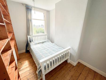 2 bedroom Terraced House for sale in Avenue Road Extension, Clarendon Park, Leicester