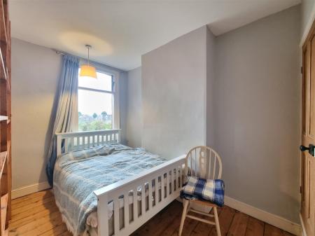 2 bedroom Terraced House for sale in Avenue Road Extension, Clarendon Park, Leicester