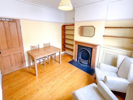 2 bedroom Terraced House for sale in Avenue Road Extension, Clarendon Park, Leicester
