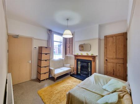 2 bedroom Terraced House for sale in Avenue Road Extension, Clarendon Park, Leicester