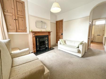 2 bedroom Terraced House for sale in Avenue Road Extension, Clarendon Park, Leicester