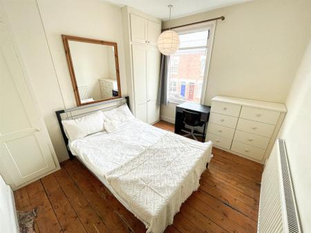 2 bedroom Terraced House for sale in Avenue Road Extension, Clarendon Park, Leicester