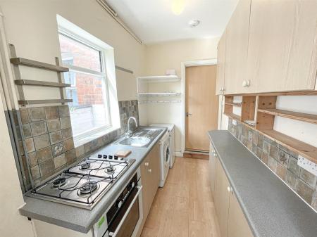 2 bedroom Terraced House for sale in Avenue Road Extension, Clarendon Park, Leicester