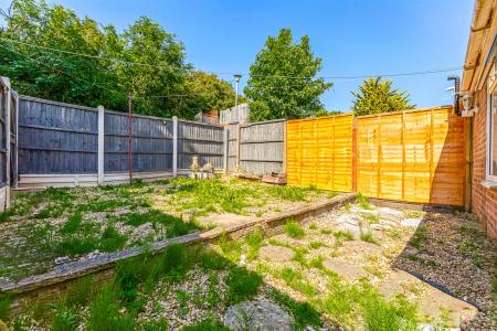 3 bedroom End of terrace house for sale in Knightsbridge Road, Glen Parva, Leicester