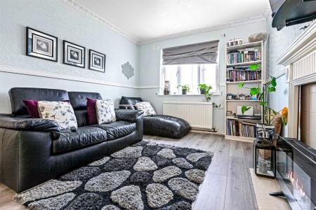 3 bedroom End of terrace house for sale in Knightsbridge Road, Glen Parva, Leicester