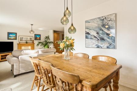 2 bedroom Apartment for sale in Stoneleigh, Knighton Park Road, Leicester