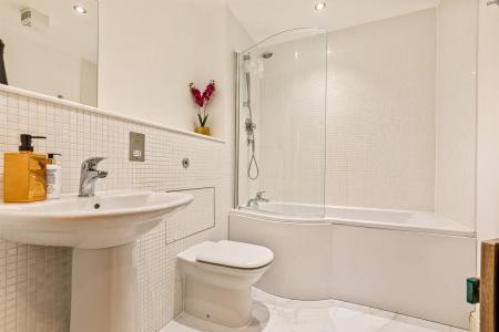 2 bedroom Apartment for sale in Stoneleigh, Knighton Park Road, Leicester