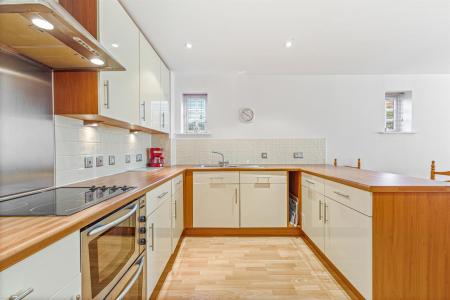 2 bedroom Apartment for sale in The Laurels, Knighton Park Road, Stoneygate