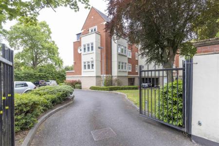 2 bedroom Apartment for sale in The Laurels, Knighton Park Road, Stoneygate