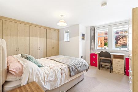 2 bedroom Apartment for sale in The Laurels, Knighton Park Road, Stoneygate