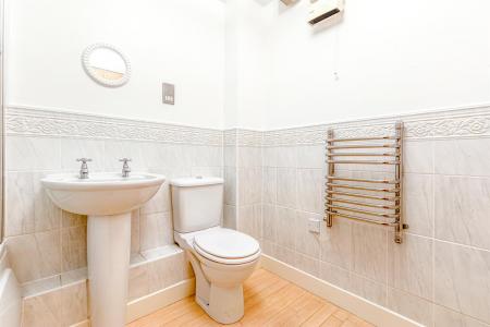 2 bedroom Apartment for sale in The Laurels, Knighton Park Road, Stoneygate