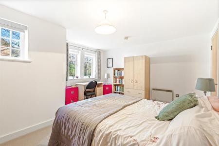 2 bedroom Apartment for sale in The Laurels, Knighton Park Road, Stoneygate