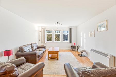 2 bedroom Apartment for sale in The Laurels, Knighton Park Road, Stoneygate