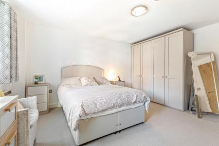 2 bedroom Apartment for sale in The Laurels, Knighton Park Road, Stoneygate