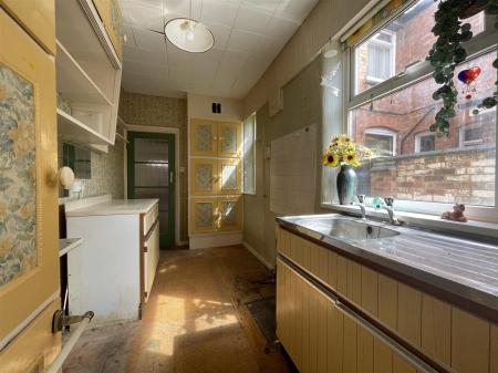 3 bedroom Terraced House for sale in Lytton Road, Clarendon Park, Leicester