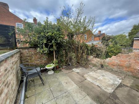3 bedroom Terraced House for sale in Lytton Road, Clarendon Park, Leicester