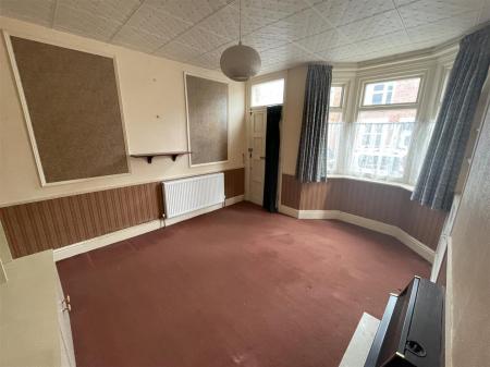 3 bedroom Terraced House for sale in Lytton Road, Clarendon Park, Leicester