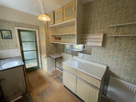 3 bedroom Terraced House for sale in Lytton Road, Clarendon Park, Leicester