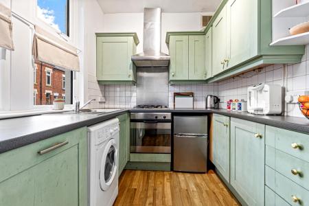 2 bedroom End of terrace house for sale in West Avenue, Clarendon Park