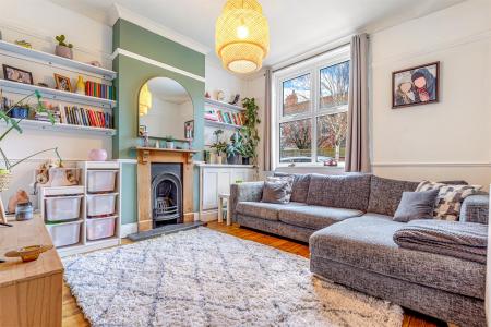 2 bedroom End of terrace house for sale in West Avenue, Clarendon Park