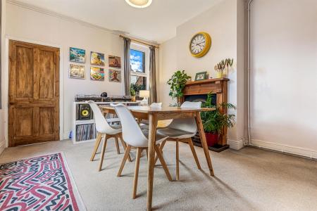 2 bedroom End of terrace house for sale in West Avenue, Clarendon Park