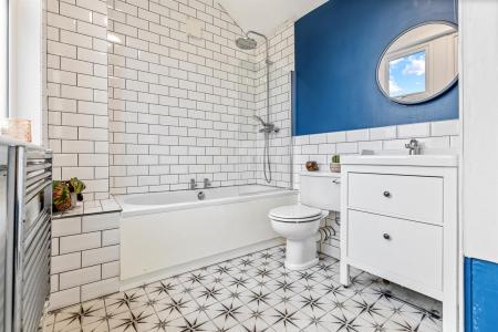 2 bedroom End of terrace house for sale in West Avenue, Clarendon Park