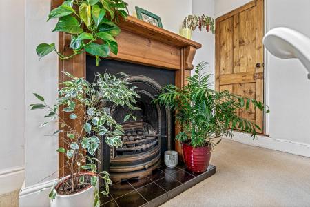 2 bedroom End of terrace house for sale in West Avenue, Clarendon Park