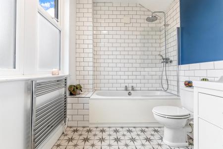 2 bedroom End of terrace house for sale in West Avenue, Clarendon Park