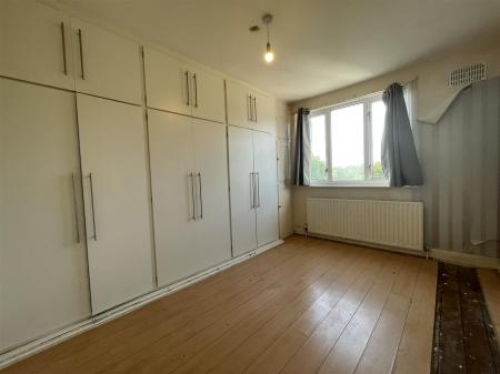 3 bedroom Semi-detached house for sale in Cairnsford Road, Leicester