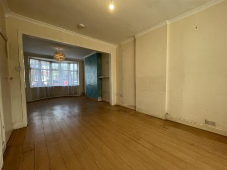 3 bedroom Semi-detached house for sale in Cairnsford Road, Leicester