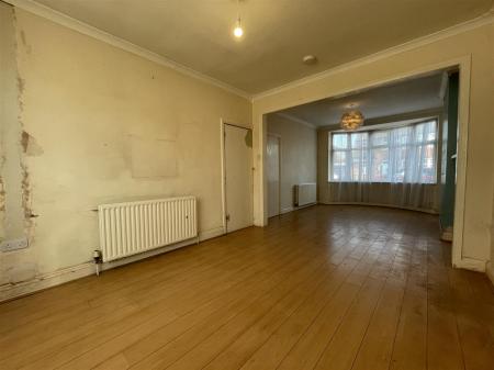 3 bedroom Semi-detached house for sale in Cairnsford Road, Leicester